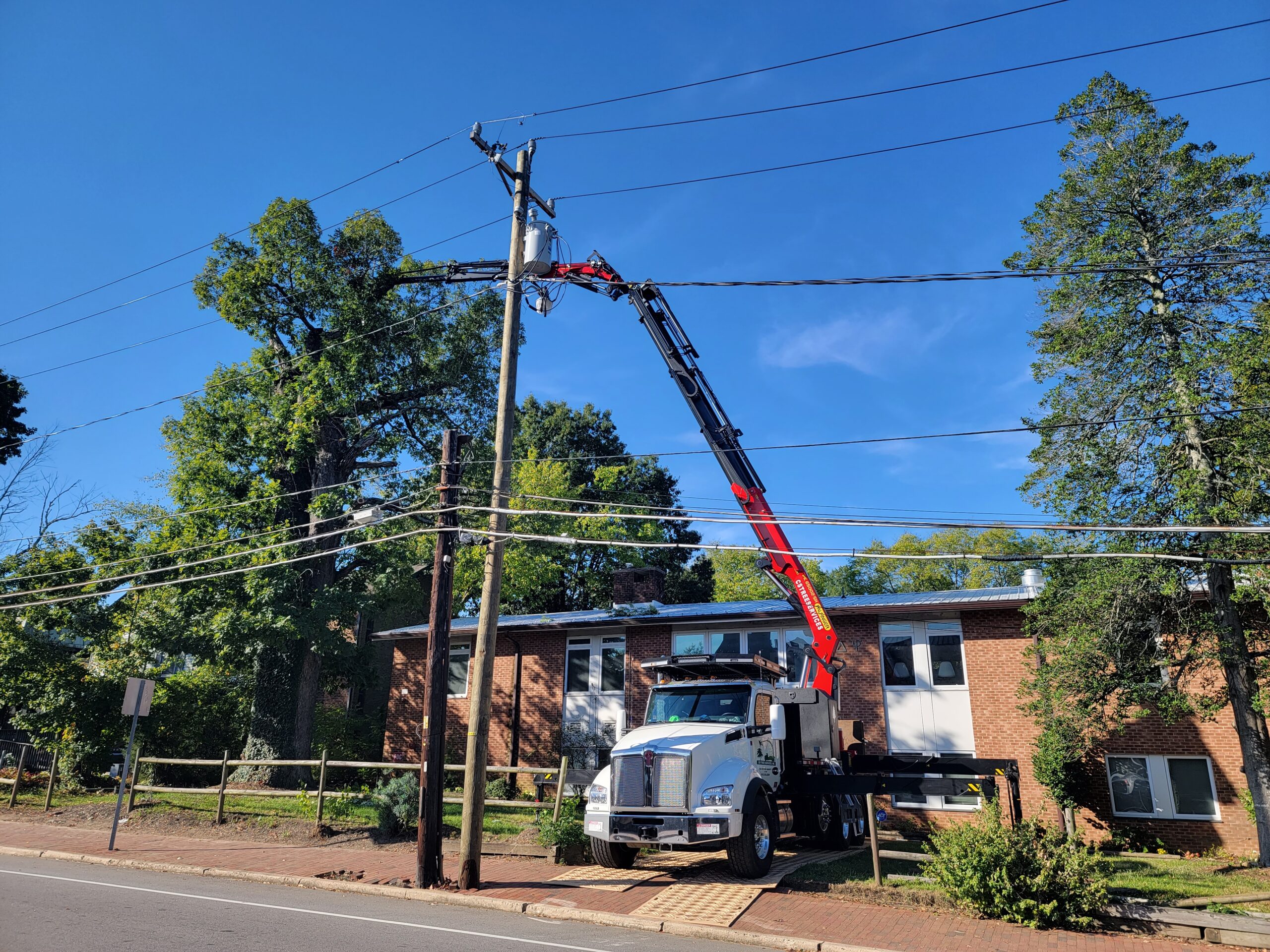 a white truck crane